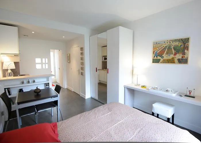 Couette-café La Campagne A 3*